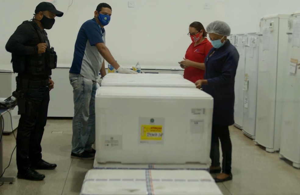 Carregamento com 78 mil doses de vacina da Covid-19 no Amapá — Foto: Secom/GEA