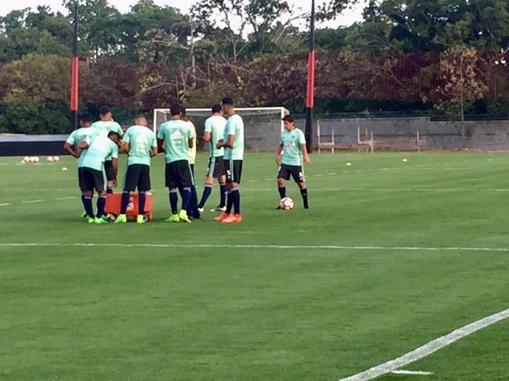 Conca treina com elenco, e Everton deve seguir fora na quarta-feira