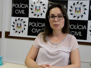 Delegada Clarissa Demartini trabalha com hipótese de triplo homicídio seguido de suicídio (Foto: Hygino Vasconcellos/G1) Delegada Clarissa Demartini trabalha com hipótese de triplo homicídio seguido de suicídio (Foto: Hygino Vasconcellos/G1)