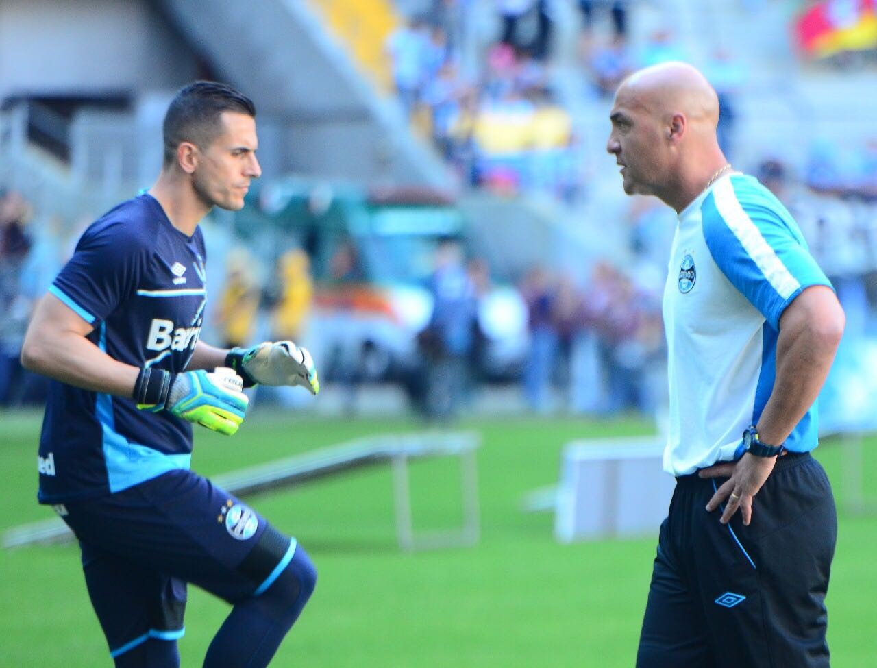 Entre heroísmo e títulos, preparador destrincha Grohe e pede goleiro na Copa