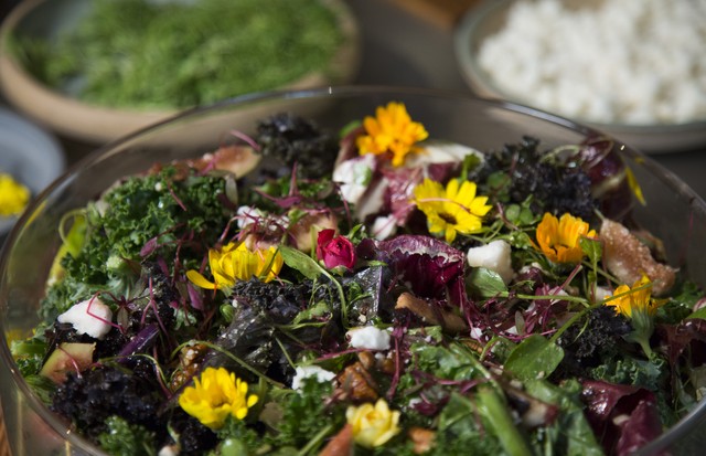 Comidinhas, o Desafio ensina receita de salada colorida com frutas e flores (Foto: Rafael Avancini)