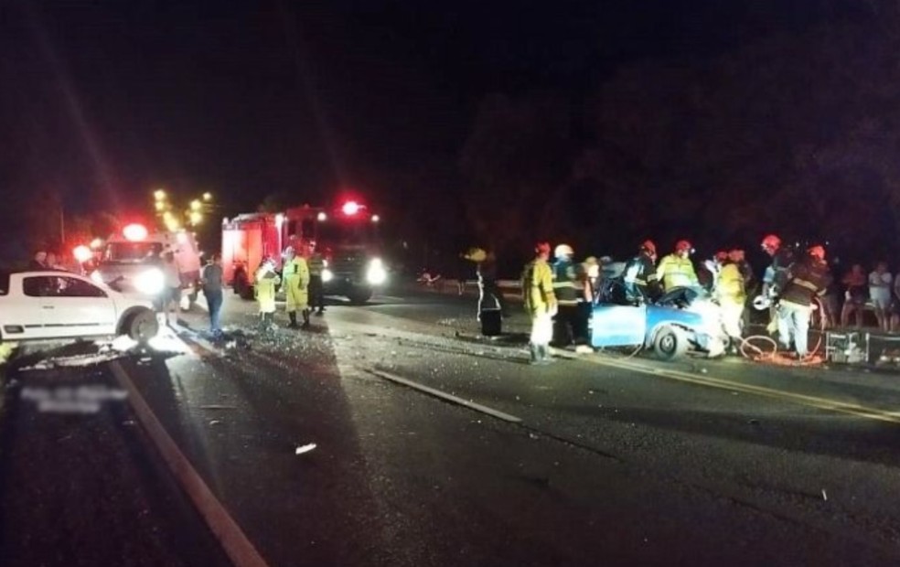 Colisão frontal entre carros deixa um morto e dois feridos em Pompeia (SP) — Foto: Redes sociais