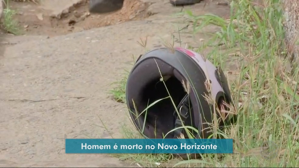 Jovem que tentava invadir uma mercearia foi morto a tiros na manhÃ£ desta quarta-feira (4) no Bairro Novo Horizonte, em CuiabÃ¡ (Foto: TV Centro AmÃ©rica)