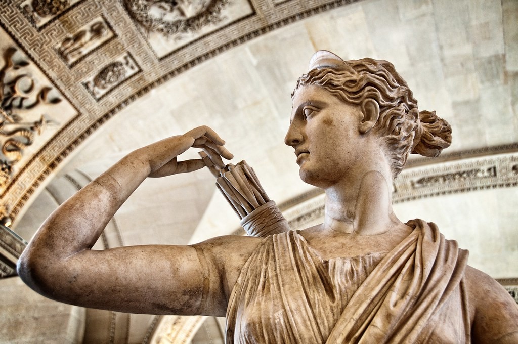 Escultura Diana de Versailles em Louvre, Paris, representa a deusa grega Ártemis (Foto: Peter Mulligan/Flickr/Creative Commons )