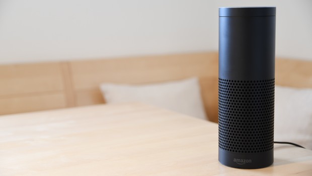 Amazon Echo, usada para interações das pessoas com a Alexa (Foto: Pexels)