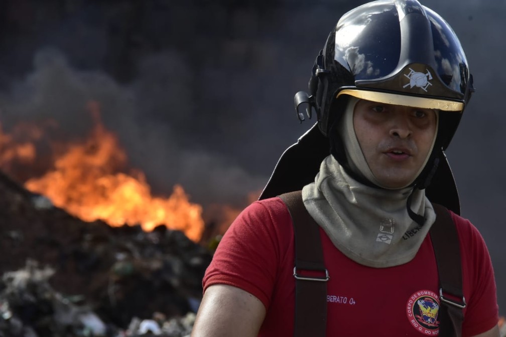 Inc&ecirc;ndio em dep&oacute;sito de recicl&aacute;veis em S&atilde;o Gon&ccedil;alo do Amarante, na Grande Natal &mdash; Foto: Pedro Vitorino