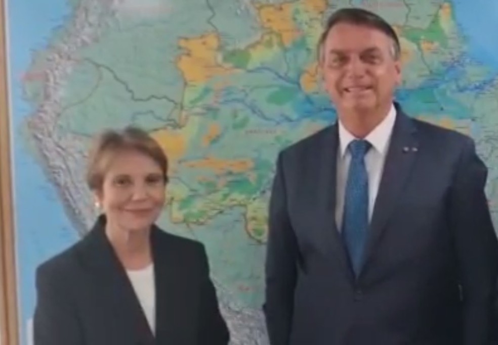 Ao lado da ex-ministra Tereza Cristina (PP), eleita para o Senado, Bolsonaro anunciou 'neutralidade' em disputa estadual — Foto: Reprodução