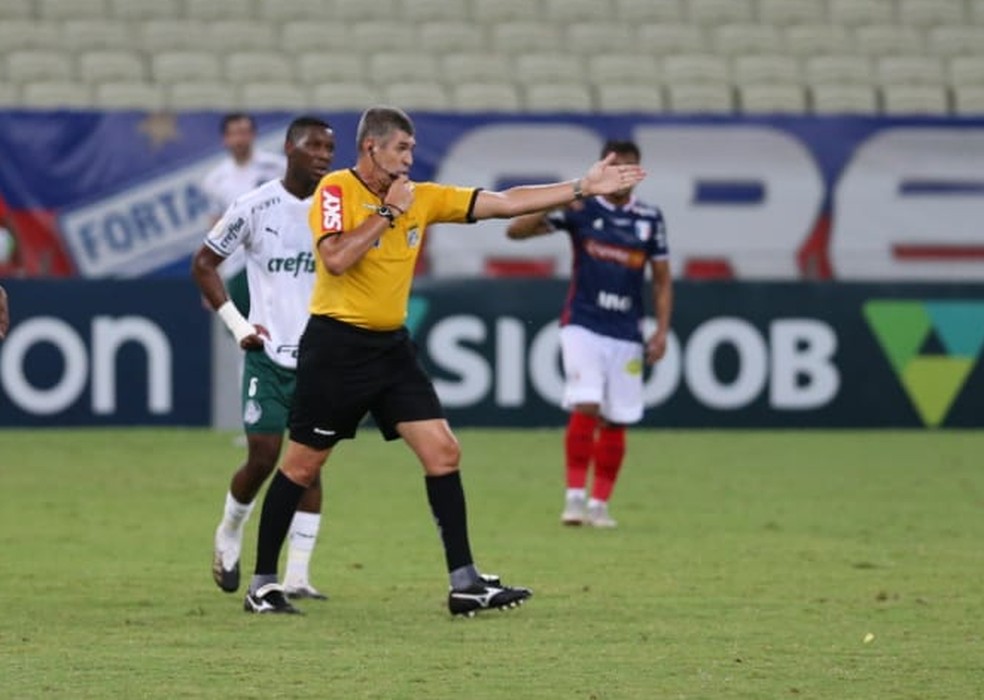 CBF define arbitragem para primeira final da Copa do Brasil entre Palmeiras e Grêmio; confira