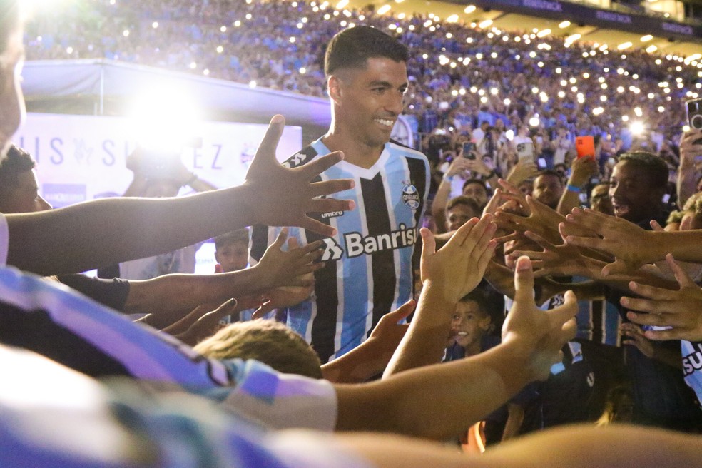 Suárez é apresentado na Arena do Grêmio — Foto: Rodrigo Fatturi/Grêmio FBPA
