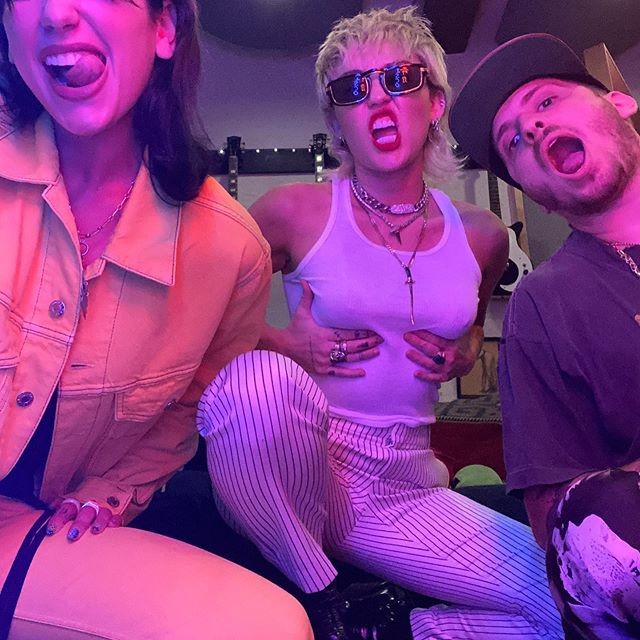 Dua Lipa, Miley Cyrus e Andrew Watt (Foto: Reprodução/Instagram)