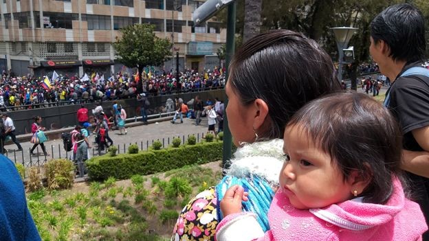 BBC: As mulheres participam das marchas junto com seus filhos (Foto: MATÍAS ZIBELL/ Via BBC)