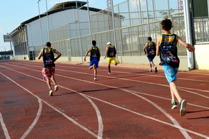 Atletas paralimpicos durante treinos para a 1ª Olimpiada Especial da Apae (Foto: Quésia Melo)