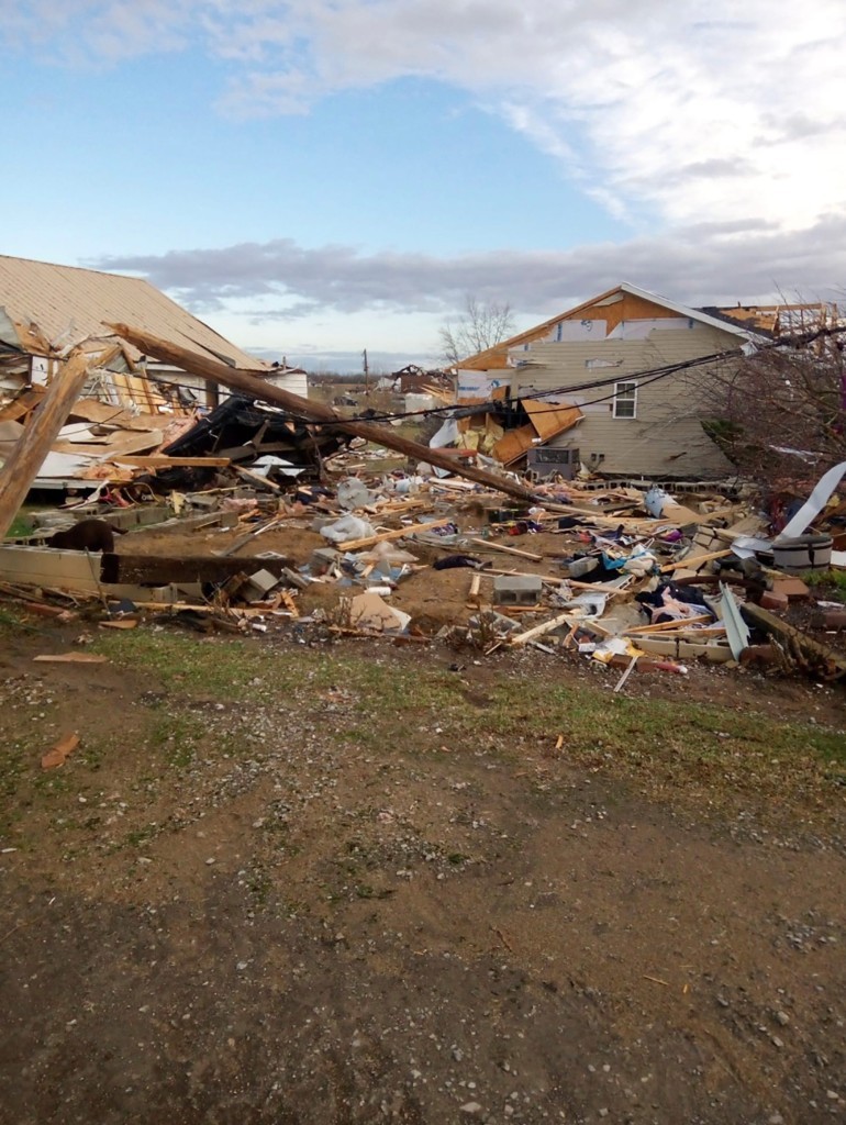 Casa da família em Kentucky é totalmente destruída (Foto: Reprodução / Facebook)