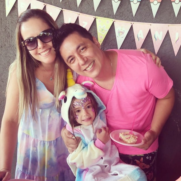Jhean Marcell com a mulher e a filha (Foto: Reprodução/Instagram)