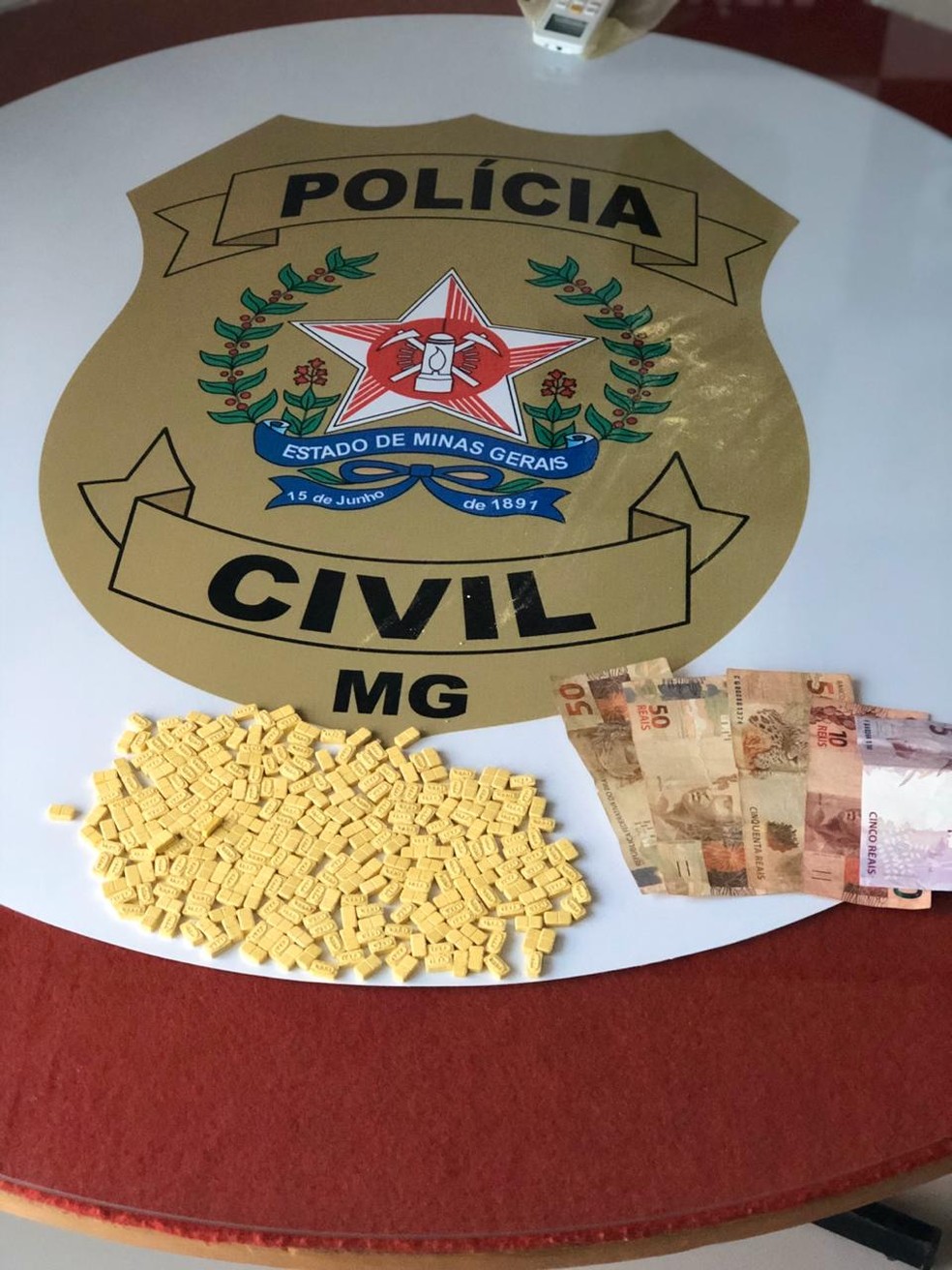 O restante dos comprimidos apreendidos pela Polícia Civil — Foto: Polícia Civil / Divulgação