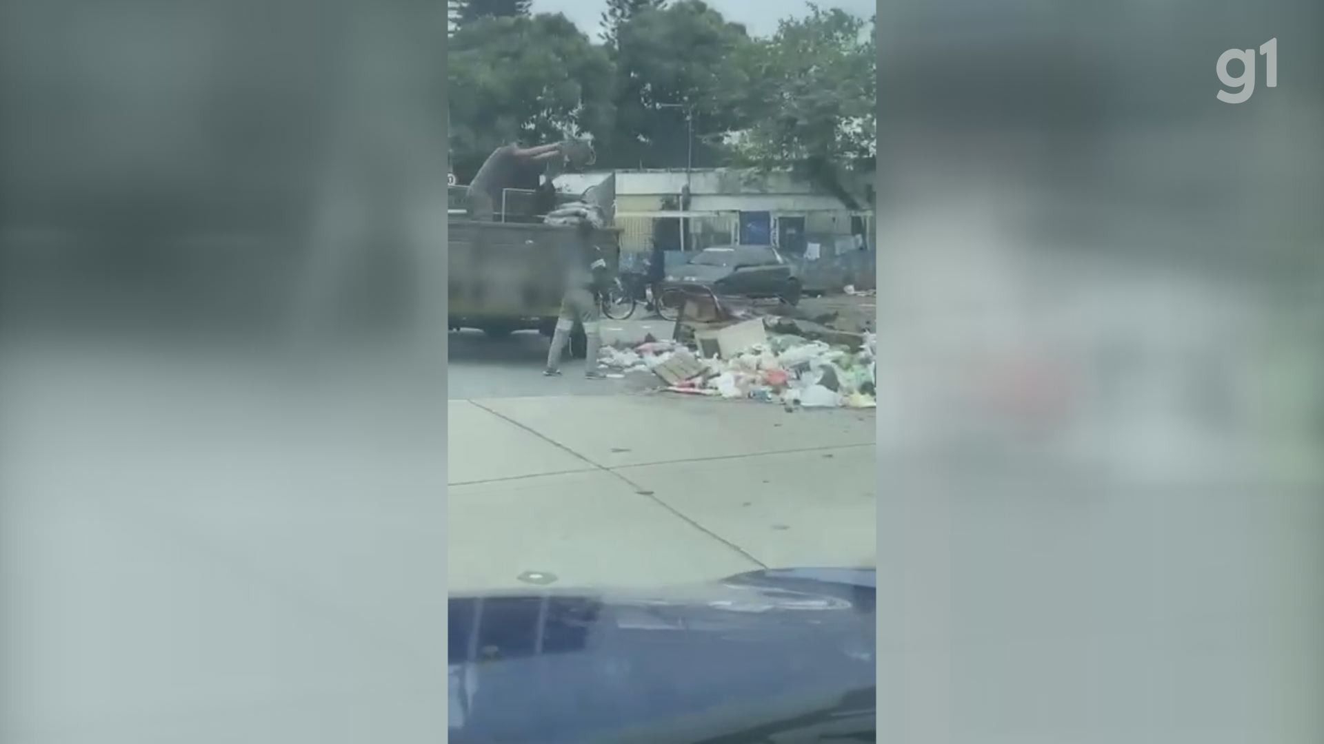 Vídeo flagra funcionários de empresa de Santos descartando lixo em São Vicente; empresa será multada em cerca de R$ 50 mil
