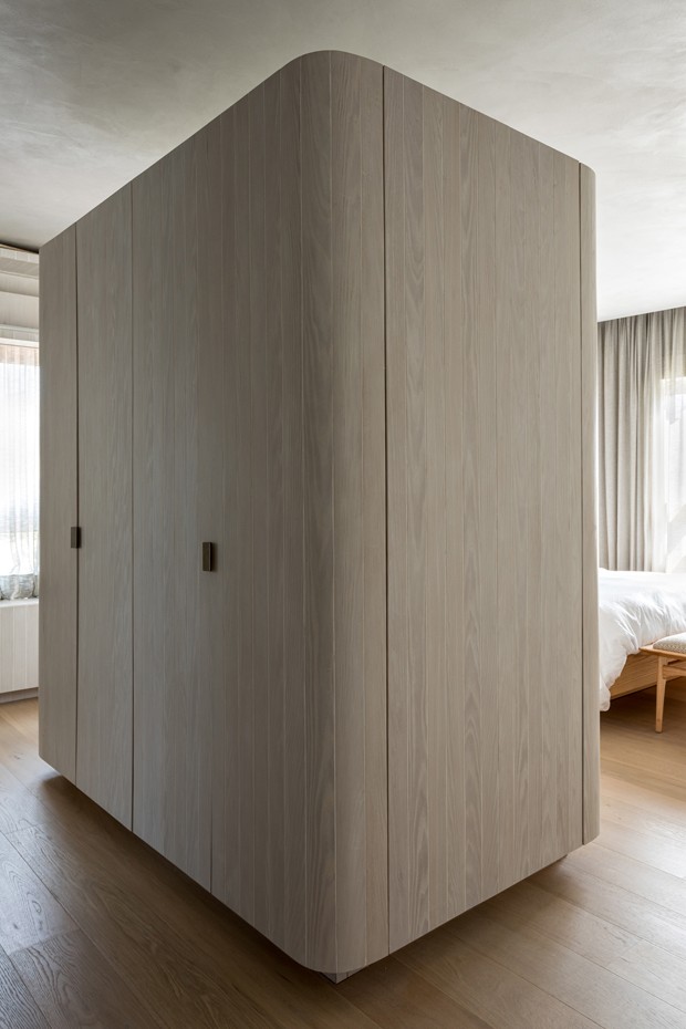 150 m² com décor minimalista e iluminado para um jovem casal  (Foto:  Fran Parente/divulgação)