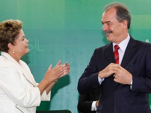 A presidente Dilma e ministro-chefe da Casa Civil, Aloizio Mercadante, durante cerimônica de posse, em Brasília (Foto: Roberto Stuckert Filho / PR)