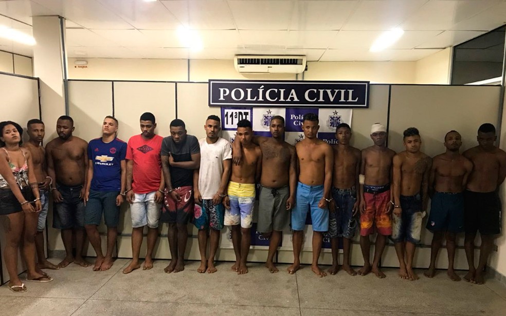 OperaÃ§Ã£o no bairro de Sussuaran prendeu 15 suspeitos de trÃ¡fico (Foto: DivulgaÃ§Ã£o/SSP-BA)