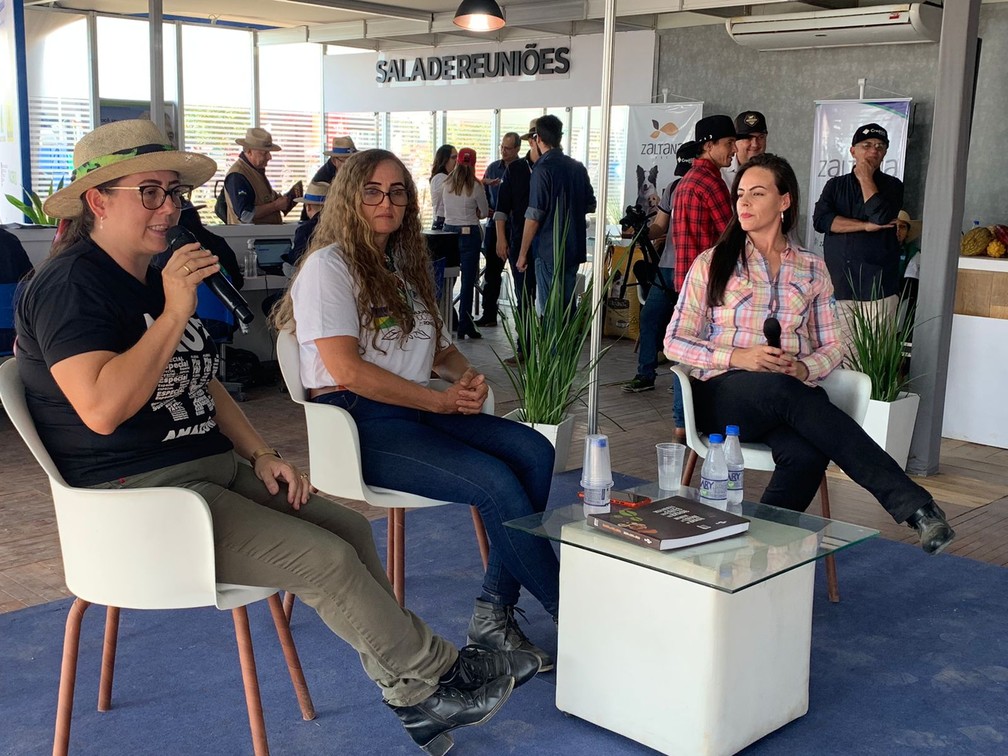 Poliana Perrut, Ediana Capich e Renata Silva durante talk-show sobre cafeicultura no 3º dia de RRS 2022 — Foto: Carolina Brazil