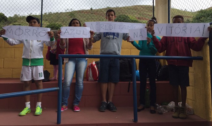 Torcida compareceu e apoiou os jovens atletas (Foto: Bruno Gonçalves/TV Rio Sul)