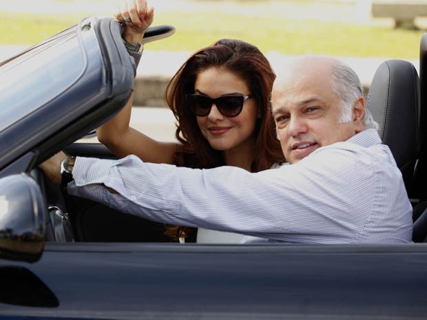 http://s2.glbimg.com/YflXQcXGHdEfwug1aT_3FEhr8_rlcirD85MawtOQZ_RIoz-HdGixxa_8qOZvMp3w/s.glbimg.com/et/nv/f/original/2013/02/15/paloma_bernardi.jpg