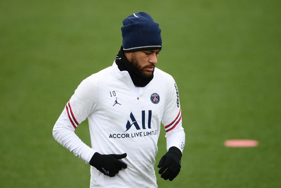 Neymar vai retomar a recuperao da leso no tornozelo no CT Camp des Loges  Foto: AFP