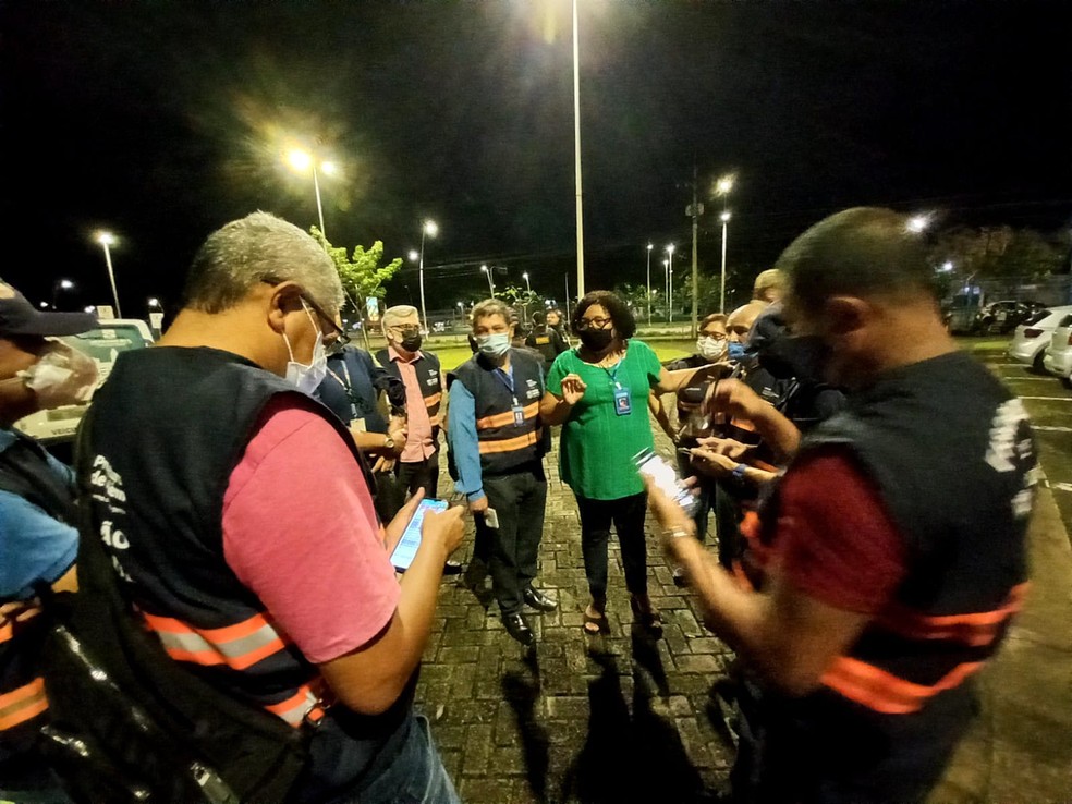 Diretora da Semob coordena fiscalização nas empresas de ônibus, no primeiro dia da nova tarifa de R$4. — Foto: Reprodução / Agência Belém