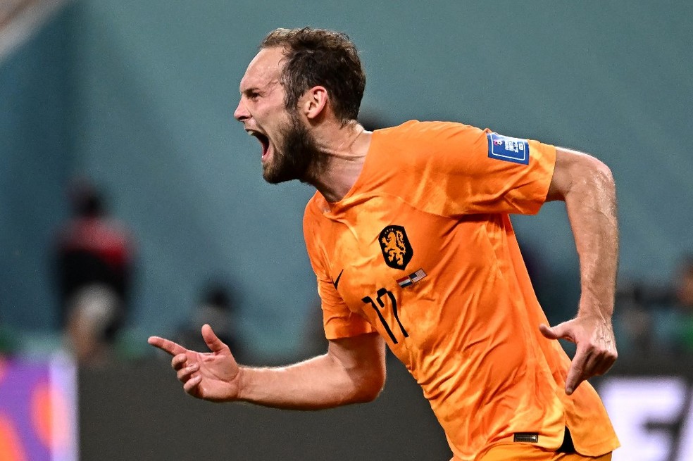 Blind, autor de segundo gol da Holanda nos Estados Unidos, tem  desfibrilador no coração; entenda | holanda | ge