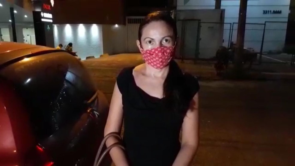 Sheila Cunha de Assis foi procurar atendimento para a m&atilde;e no Hospital da Unimed &mdash; Foto: Reprodu&ccedil;&atilde;o/Inter TV Cabugi