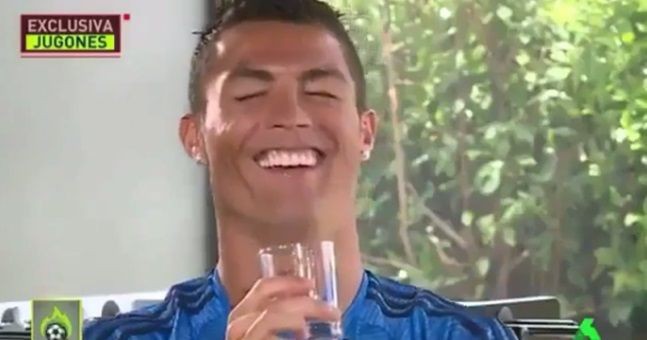 Cristiano Ronaldo dá risada após pergunta sobre Rafa Benítez (Foto: reprodução/instagram)