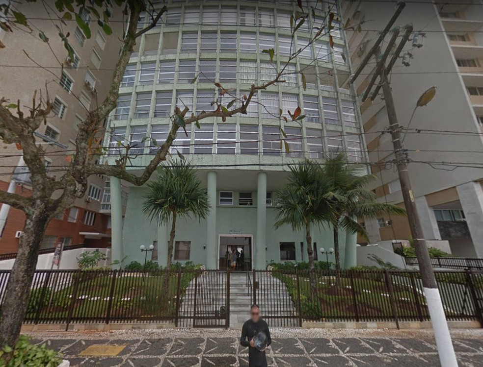 Criança morreu após cair de quinto andar de prédio em Guarujá, SP — Foto: Reprodução/Google Maps