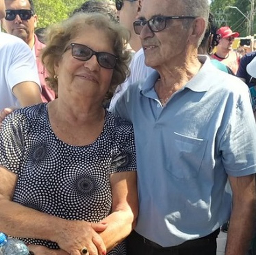 Casal de namorados passou na ponte quando não se conhecia e foi na reabertura juntos para matar saudade — Foto: Valéria Martins/G1 SC