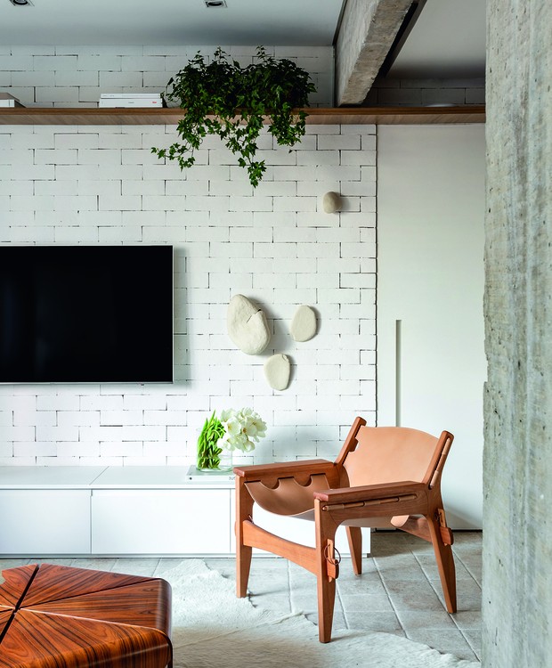 O escritório NJ+Arquitetos projetou um espaço minimalista com bossa neste apartamento em Perdizes, em São Paulo (Foto: Fran Parente / Divulgação)