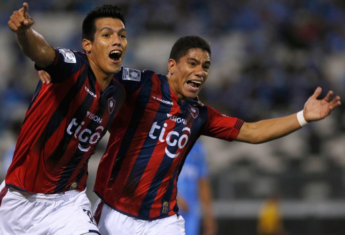 Julio Dos Santos e Rodolfo Gamarra gol Cerro Porteño (Foto: Reuters) Julio Dos Santos e Rodolfo Gamarra gol Cerro Porteño (Foto: Reuters)