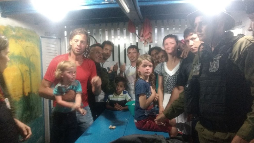 Família americana foi resgatada por ribeirinhos na ilha do Marajó.  (Foto: Ascom/Segup)