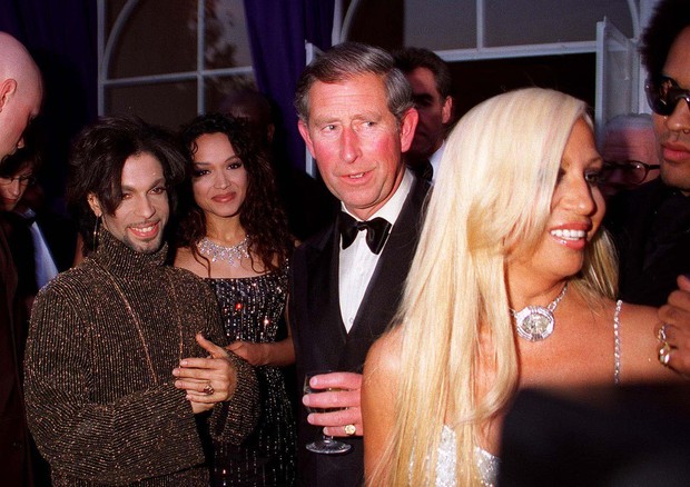 UNITED KINGDOM - JUNE 09:  Syon House In London, Prince And Wife,prince Charles, Donatella Versace And Lenny Kravitz, "De Beers/versace Diamonds Are Forever Fashion Show", Prince The Singer  (Photo by Dave Benett/Getty Images) (Foto: Getty Images)