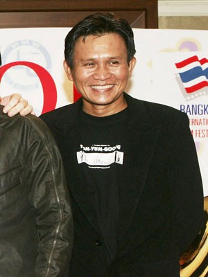 O diretor, coreógrafo e dublê tailandês Panna Rittikrai (Foto: Patrick Riviere/Getty Images/Arquivo)