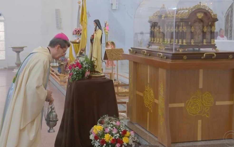 Paróquia de Bauru recebe peregrinação nacional das Relíquias de Santa Teresinha — Foto: TV TEM