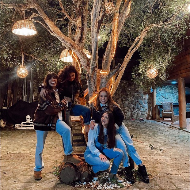 Isis Valverde, Vanessa Giácomo, Debora Ozório e Larissa Manoela (Foto: Reprodução/Instagram)