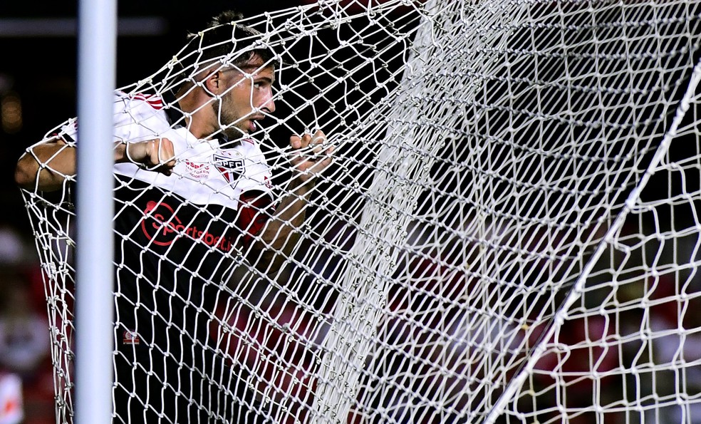 São Paulo terá que se acostumar com a ausência de Calleri — Foto: Marcos Ribolli
