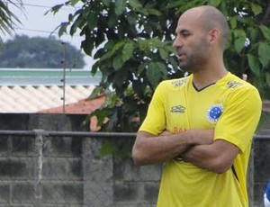 Bruno Rodrigo pede atenção com Durval no jogo aéreo. (Foto: Maurício Paulucci)
