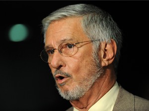 O deputado Ibsen Pinheiro (PMDB-RS), em entrevista em 2010, sobre distribuição dos royalties do petróleo (Foto: Fabio Rodrigues Pozzebom/ABr)
