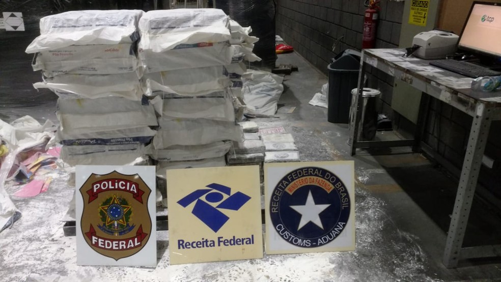 Agentes apreenderam 869 kg de droga no Porto de Paranaguá. — Foto: Divulgação/Receita Federal