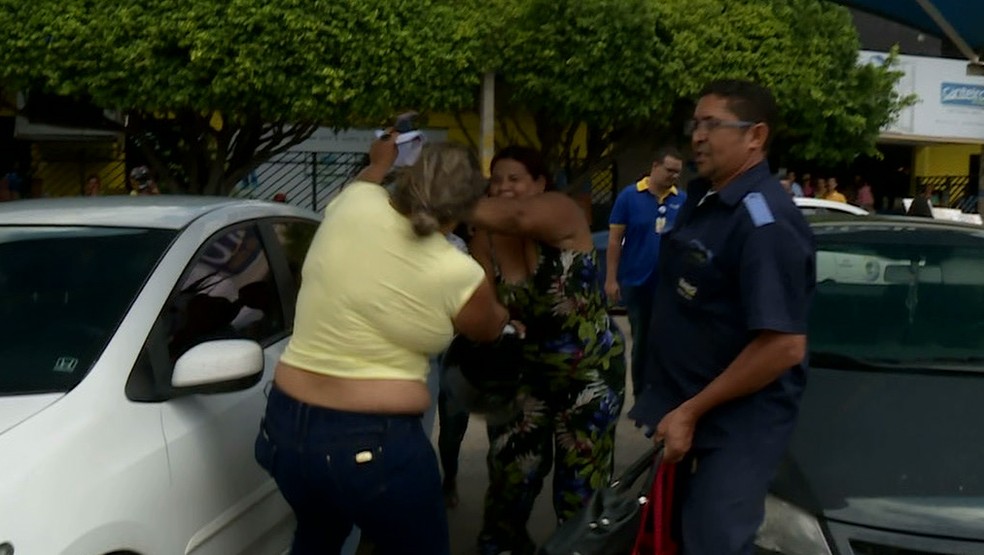 As mulheres foram presas (Foto: Reprodução / TV Grande Rio)