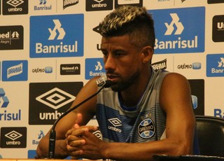 Léo Moura embala e se dispõe à vaga de Douglas: Mistério nenhum