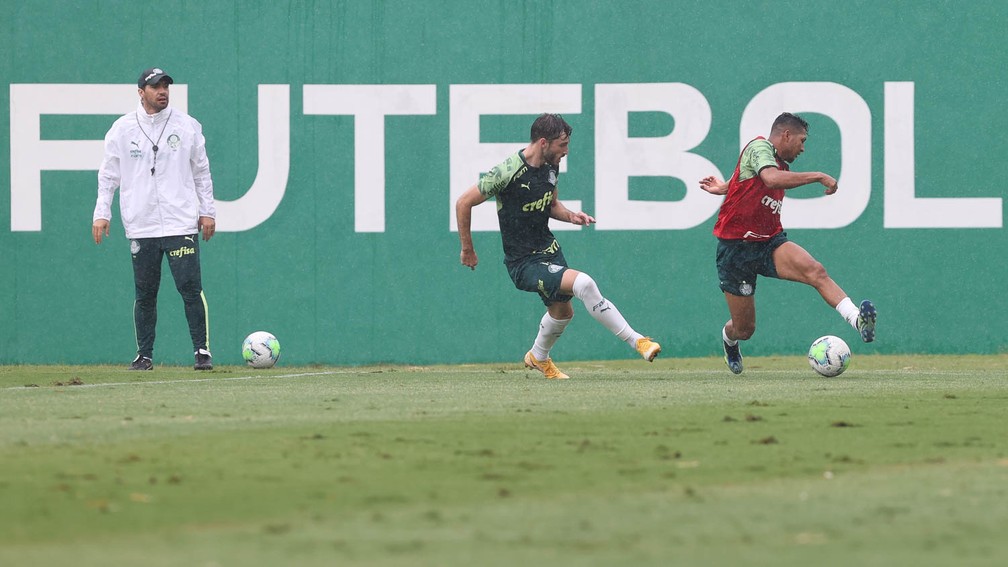 Escalação do Palmeiras: Abel Ferreira comanda treino com titulares na Academia de Futebol