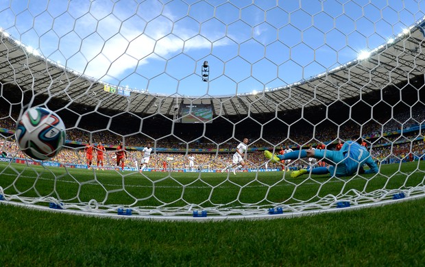 Sofiane Feghlouli marca gol da Argélia contra a Bélgica (Foto: AFP)