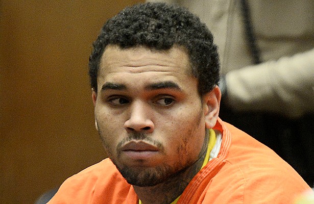 Somadas todas as pancadarias promovidas por Chris Brown (incluindo as agressões físicas à hoje ex-namorada Rihanna), o resultado foi: 108 dias atrás das grades. Ele foi libertado em junho de 2014. (Foto: Getty Images)