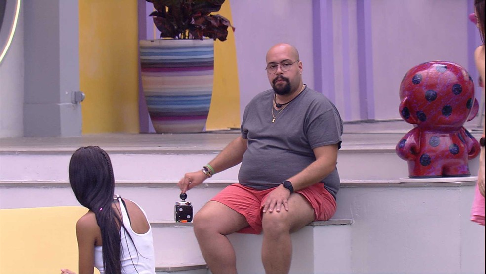 Tiago Abravanel confessou em já ter pensado em apertar o Botão — Foto: Globo